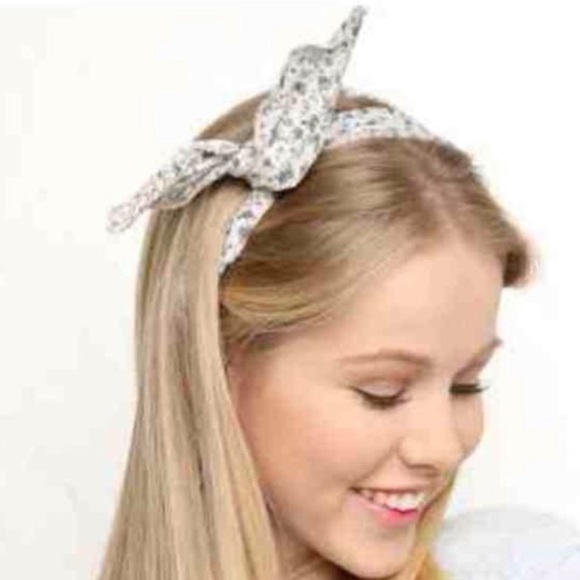 Brandy Melville Accessories - 2 BRANDY MELVILLE HEADBANDS